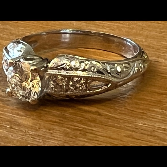 Certified Diamond Ring/18k White Gold, Brilliant Center Diamond/Smaller Diamonds - Picture 6 of 8